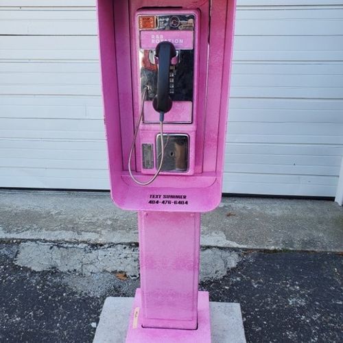 Summer Walker “Over It” Phone Booth