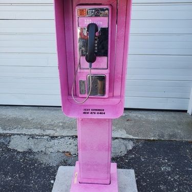 Summer Walker “Over It” Phone Booth