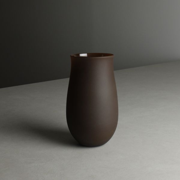 Medium Vase in Chocolate