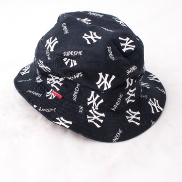 Supreme x Yankees Crusher Bucket Hat 