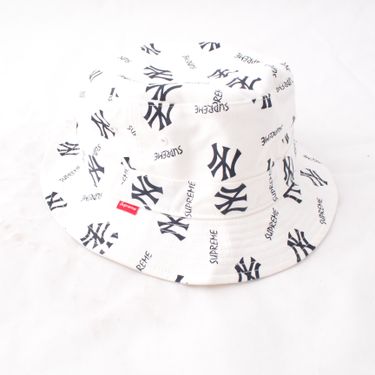 Supreme x Yankees Crusher Bucket Hat 