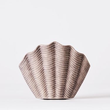 Concha Medium Vase by Edin Kjellvertz 