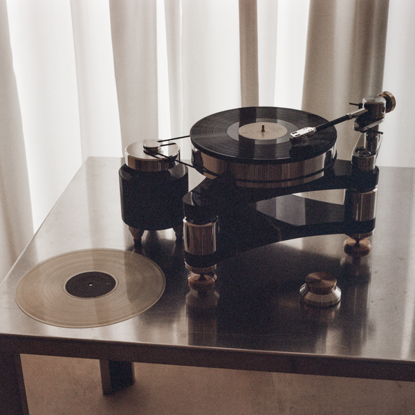 TH300 Turntable