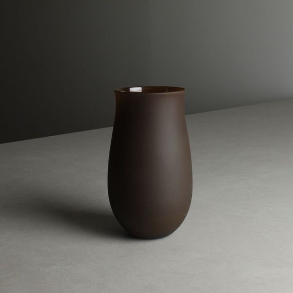 Bucky's Flowers x Medium Vase in Chocolate