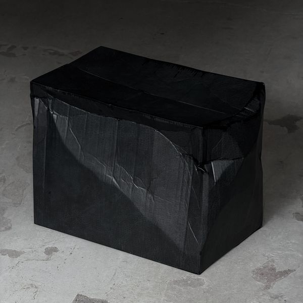 Karton Hocker Leder (Cardboard Stool Leather) 64B