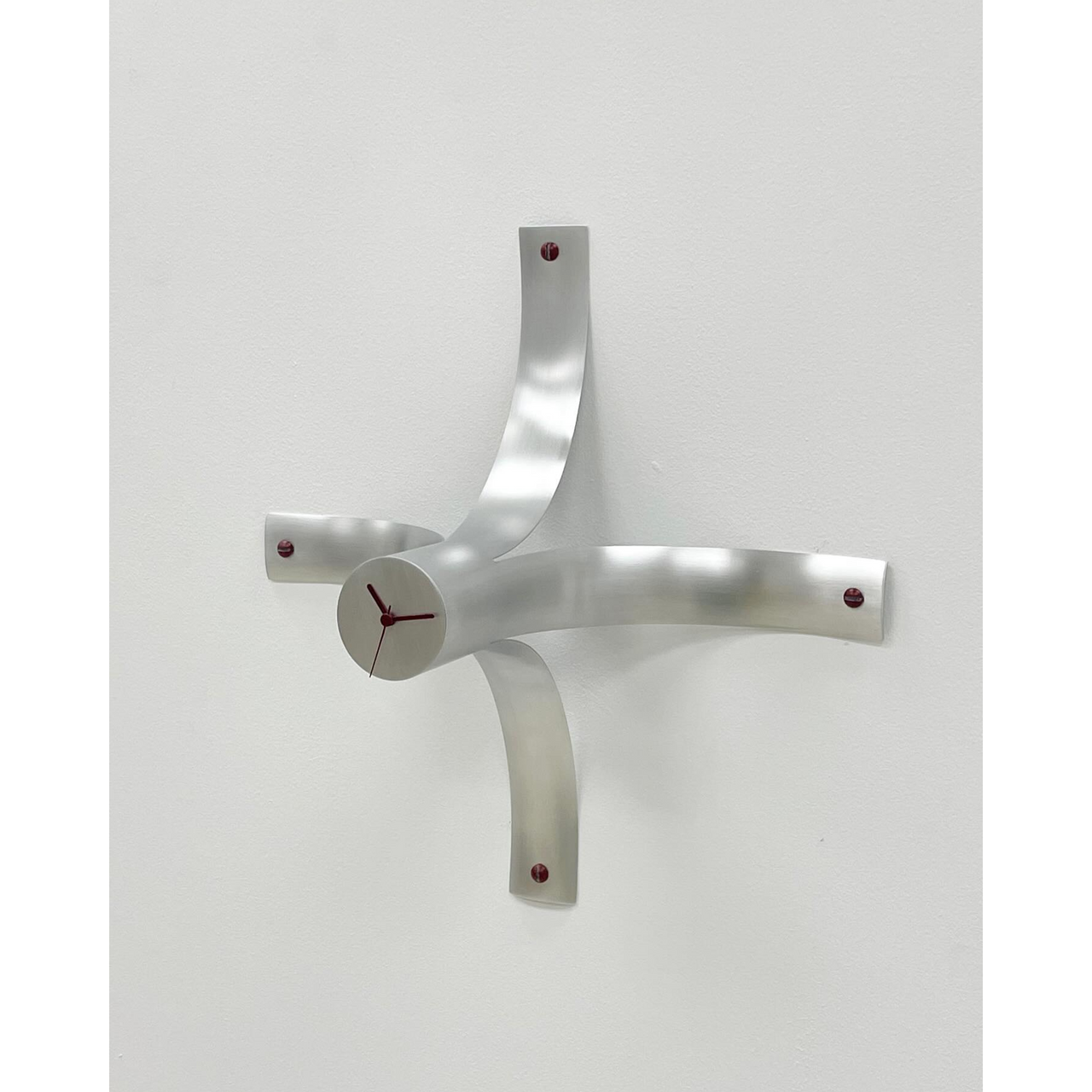 Split Pipe Clock by Lieyah Dagan | Basic.Space
