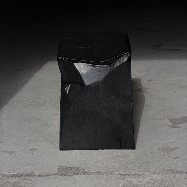 Karton Hocker Leder (Cardboard Stool Leather) 64B