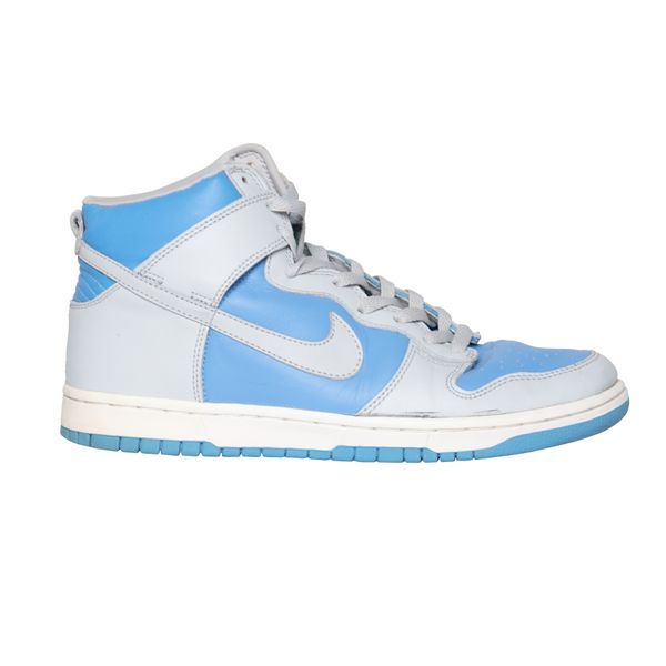 2003 EU Exclusive 'UNC' Dunk Sneakers