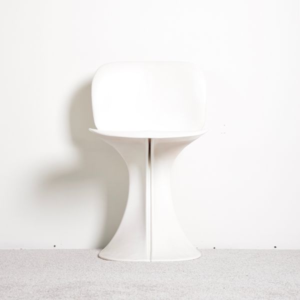 Pierre Paulin 8810 Flower Chair 