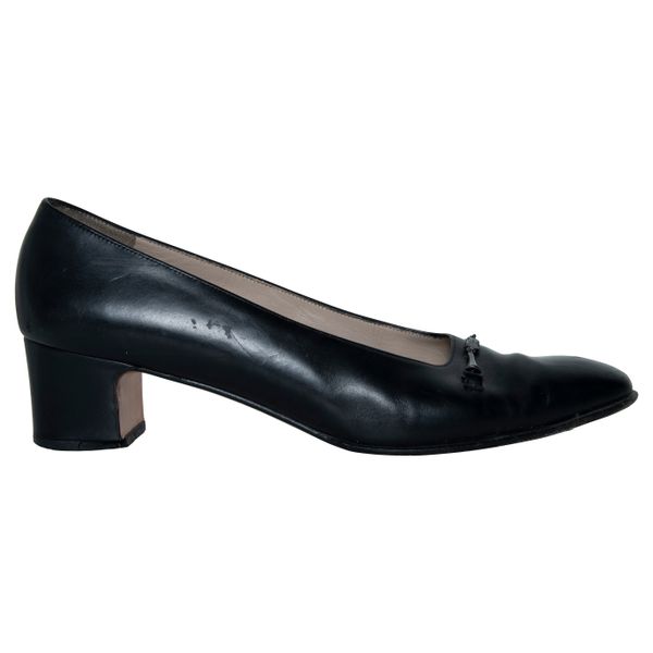 Ferragamo Black Leather Pumps