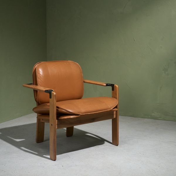 'Dueacca' Armchair in Solid Walnut and leather by Franco Poli, Bernini, Italy, 1985