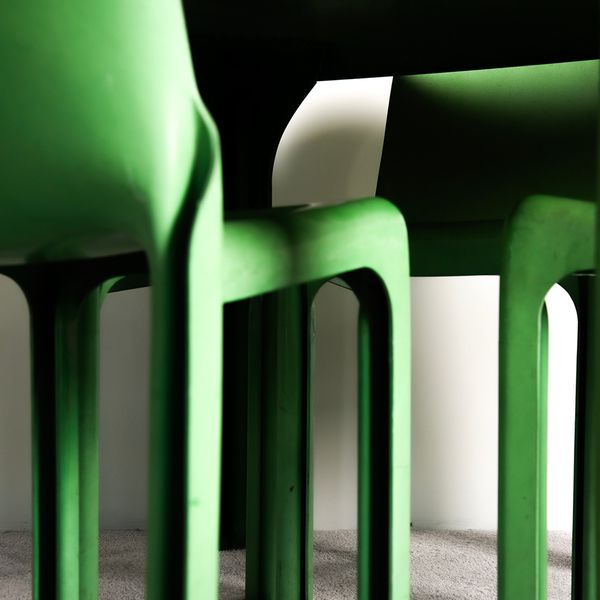 Stadio 80 Table and Selene Chairs in Green by Vico Magistretti for Artemide, 1970