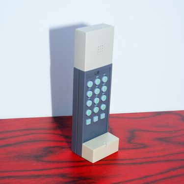 ENORME Telephone (Monochrome)