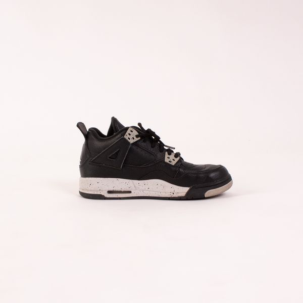 Air Jordan 4 Retro LS in Oreo Colorway