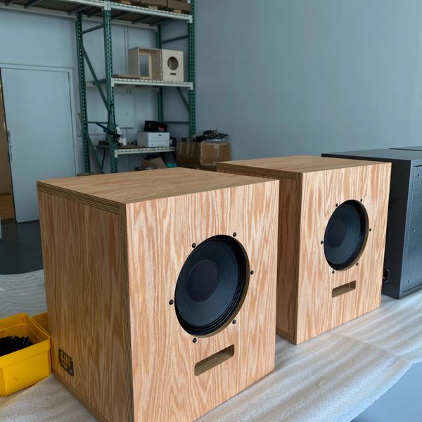 Artbook Shelf Speaker