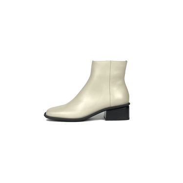 Bare Boot by HOPP Studios Basic.Space