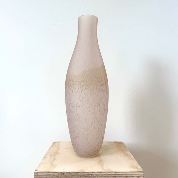 Bucky's Flowers x XXLarge Vase in Feathered Salt