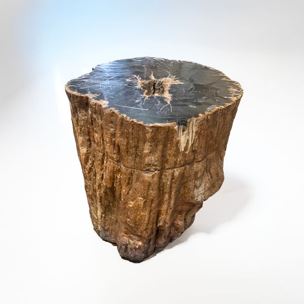 Tabouret by Artiste Anonyme