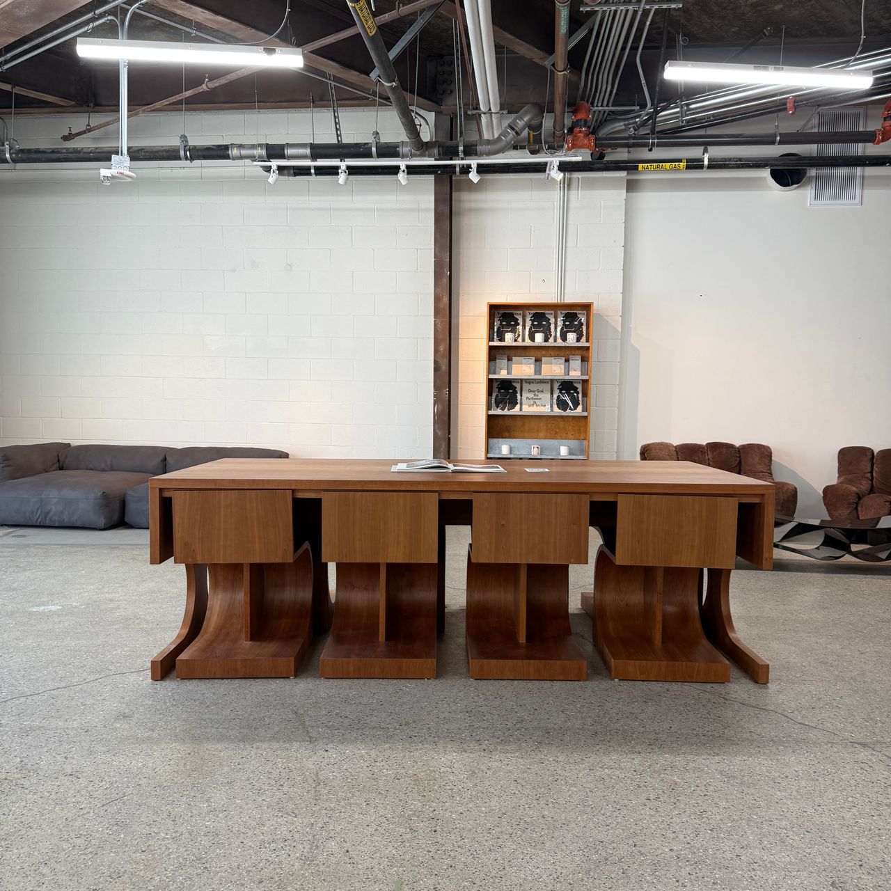 Tu Radi Table WT-G1 Radi Table and Chairs by Same Old | Basic.Space