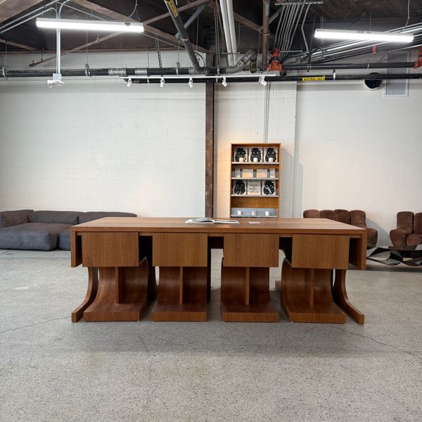WT-G1 Radi Table and Chairs