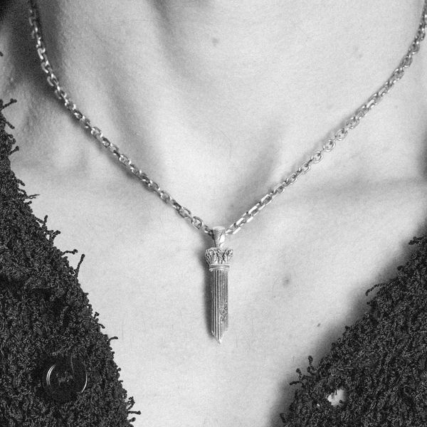 Solo Column Pendant