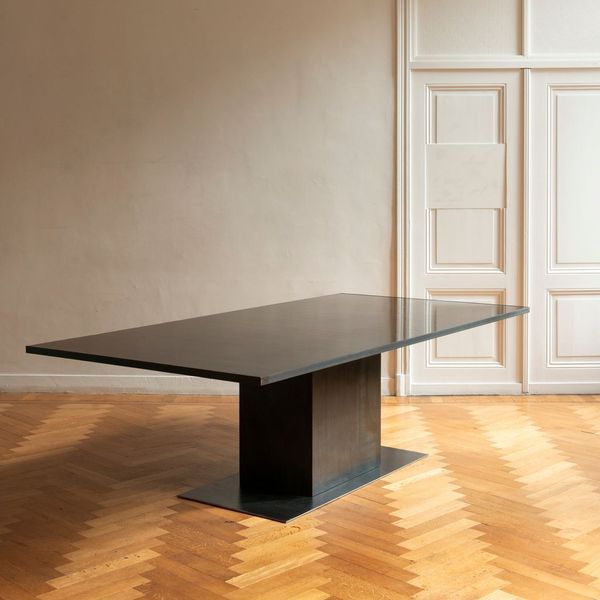 Midpoint Table By noir Métal, 2023