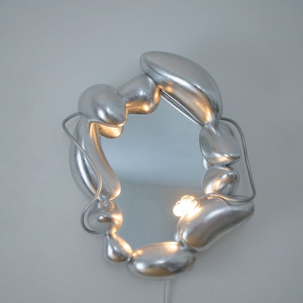 La Fleur Endormie, mirror 
