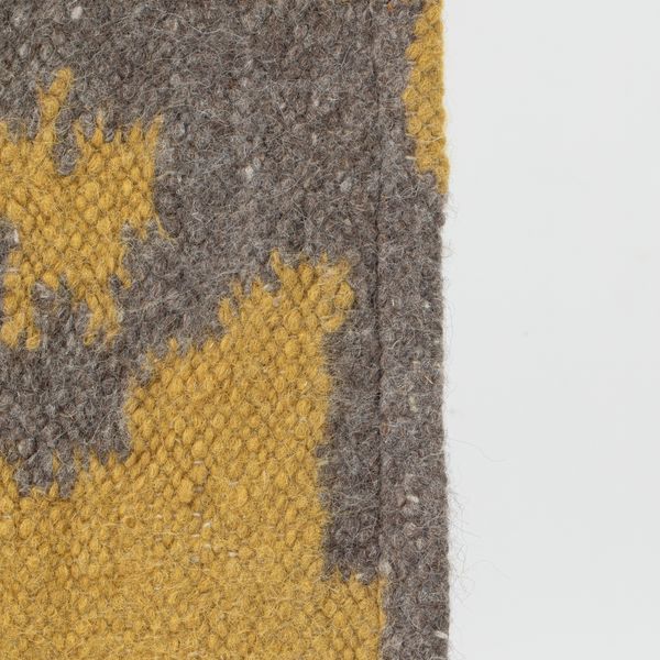 Ystra Rug