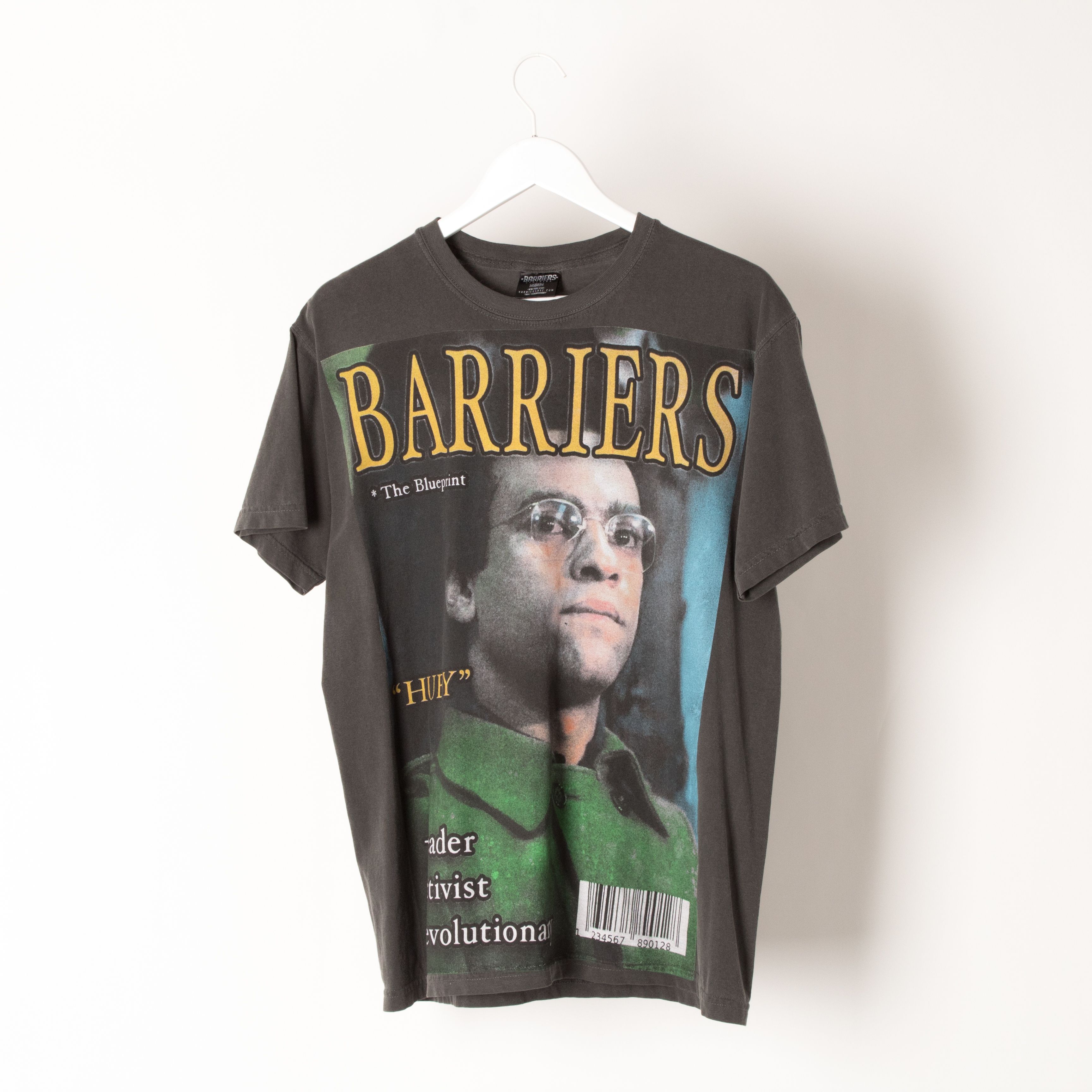 Brand buy New Barriers World Tee Size M